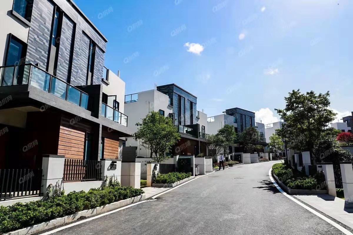 碧輝園十里銀灘，伴海云山苑均價-40000元/平