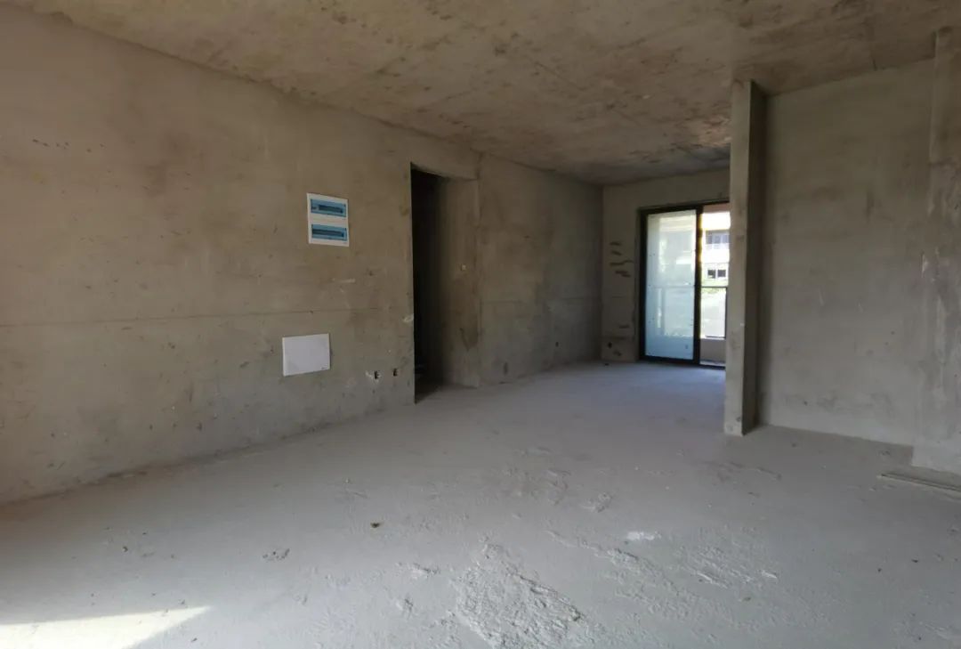 地鐵一號線濱湖會展中心站就在附近