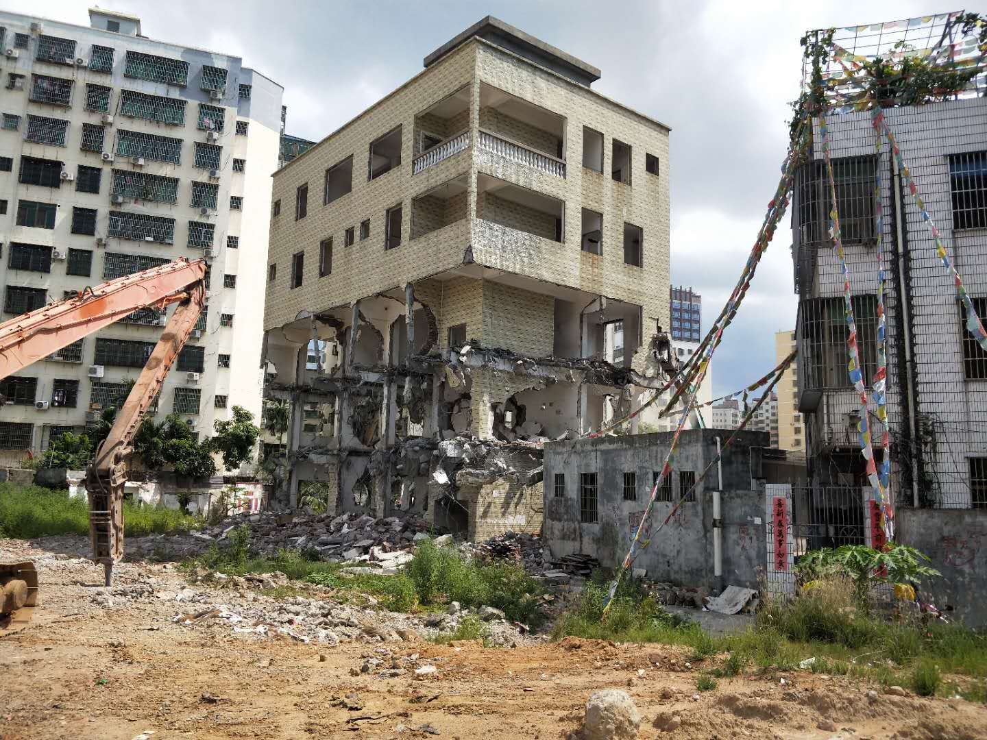 用?？谧钆；剡w房來形容