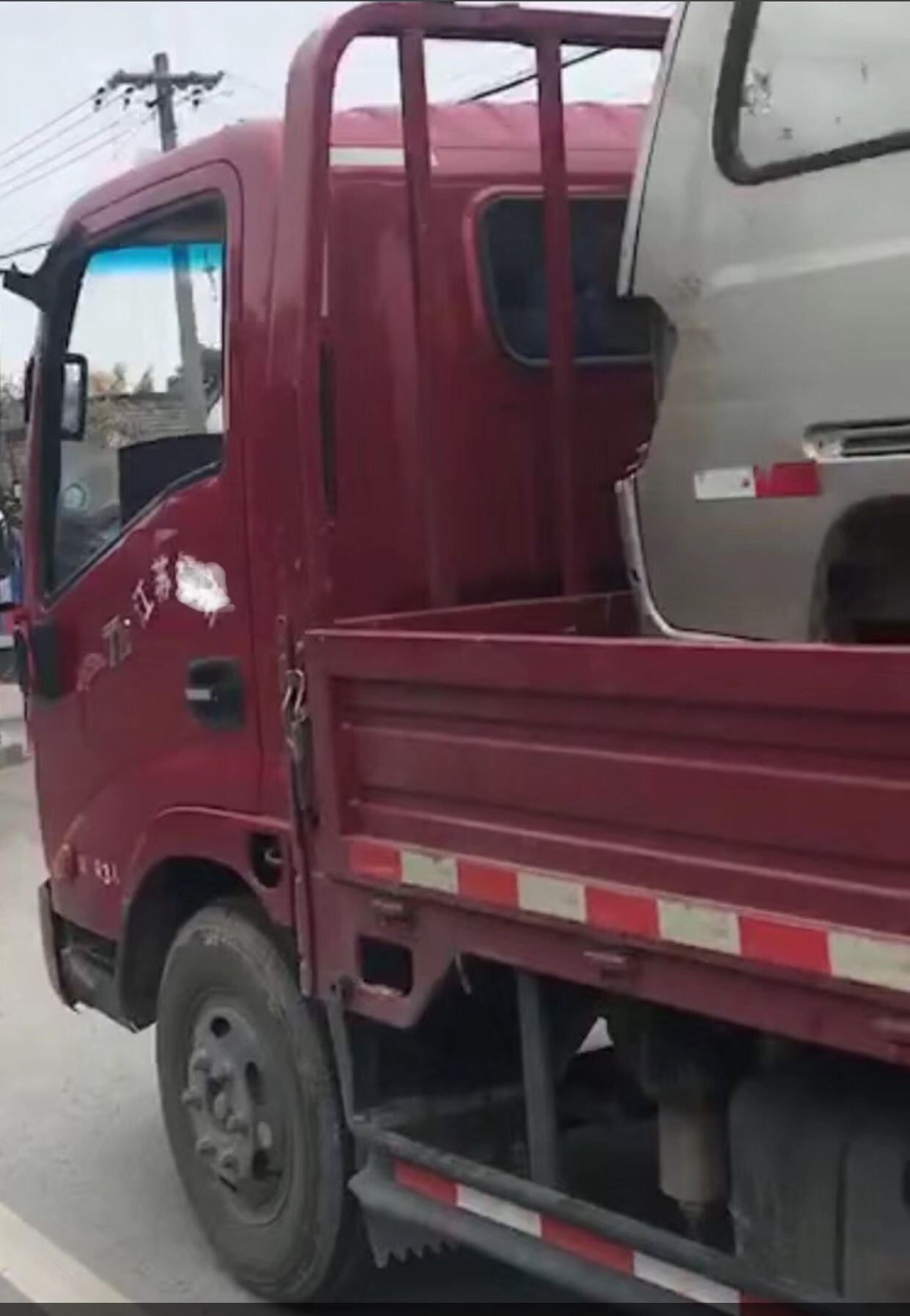 當(dāng)?shù)嘏沙鏊尦鍪驹诒敬鍍商幏孔?></img></p>
<p><strong>有序推進(jìn)老舊小區(qū)和棚戶區(qū)改造</strong></p>
<p>1、煙臺市生態(tài)環(huán)境局萊州分局、市交警大隊(duì)、市廉租房小城鎮(zhèn)規(guī)劃局、市綜合性行政執(zhí)法局）。</p>
<p>2、以以點(diǎn)，以（增強(qiáng)公共服務(wù)項(xiàng)目、提高校園文化自然環(huán)境）為主要參考資料，逐步強(qiáng)化衛(wèi)星城綜合性服務(wù)項(xiàng)目機(jī)能，為街坊外國游客提供更多愈加全面和優(yōu)質(zhì)的優(yōu)質(zhì)服務(wù)。</p>
<p>3、有序大力推進(jìn)老舊居民小區(qū)和棚戶區(qū)擴(kuò)建。三年內(nèi)改擴(kuò)建老舊住宅小區(qū)1.8萬戶、179萬平方米，系統(tǒng)升級給水、管網(wǎng)、電力、供氣、數(shù)據(jù)通信、水電等基礎(chǔ)建設(shè)，積極支持完全符合前提的老舊建筑風(fēng)格裝上扶梯，大幅提升建筑群選用基本功能和人居發(fā)展水平。</p>
<p>4、棚戶區(qū)擴(kuò)建，對主城區(qū)內(nèi)8個(gè)工程項(xiàng)目開展改建，動(dòng)工規(guī)劃1015套回遷房，回遷房征用覆蓋面積18.85萬平方米。</p>
<p>5、大力推進(jìn)制定游泳池技術(shù)標(biāo)準(zhǔn)、制度化建設(shè)工程擴(kuò)建，使街坊游人洗澡更方便、舒適。</p>
<p>6、在衛(wèi)星城主干道兩側(cè)、森林公園增大消閑方向盤、電池交通設(shè)施等大城市紅木家具，迎合民眾外國游客出游、夜游須要。</p>
<p><strong>比如<a href=