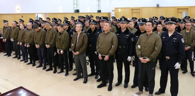 希望區領導讓下面人把老太太放了吧