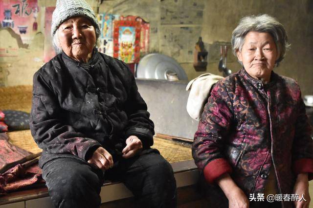 中間歷經(jīng)佳兆業(yè)濱湖和鳴不搖號(hào)開(kāi)盤(pán)